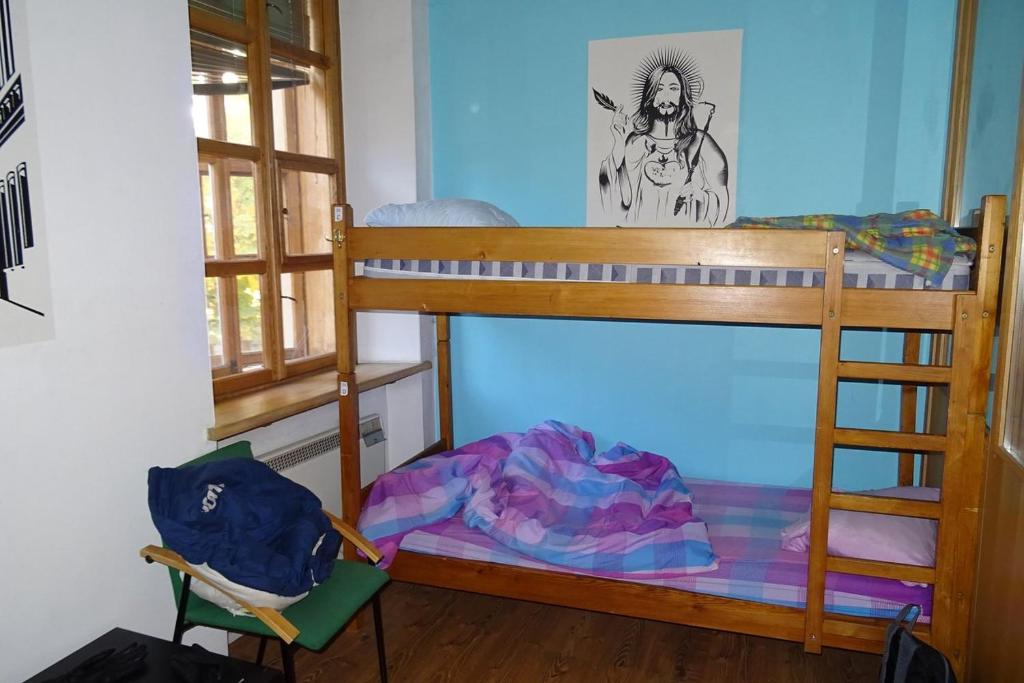 25 Hours Hostel room 1